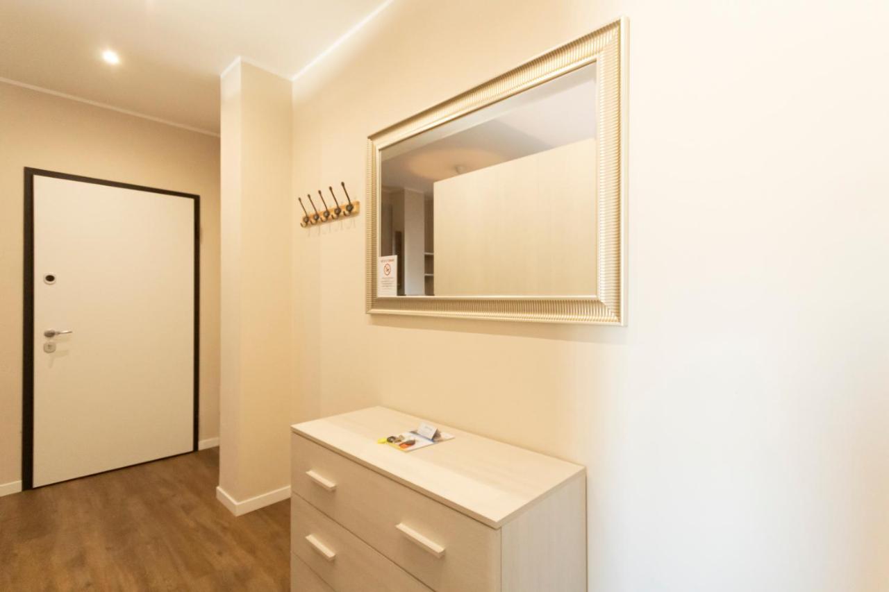 Via Torino Apartment 1 Милано Екстериор снимка