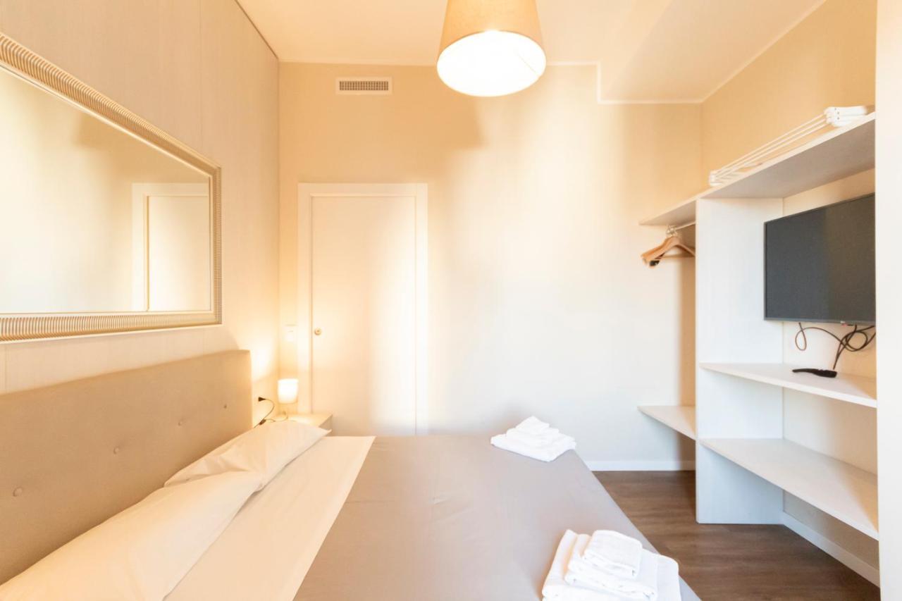 Via Torino Apartment 1 Милано Екстериор снимка