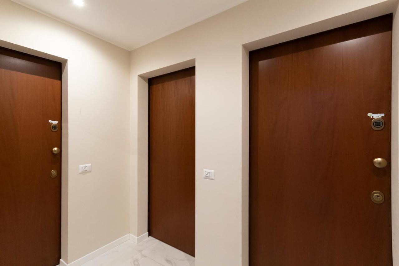 Via Torino Apartment 1 Милано Екстериор снимка
