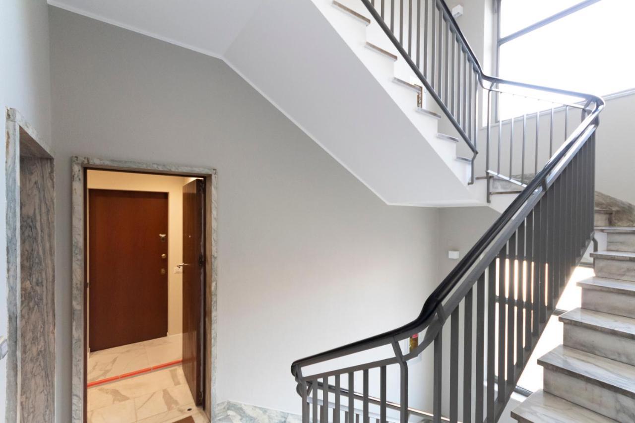 Via Torino Apartment 1 Милано Екстериор снимка